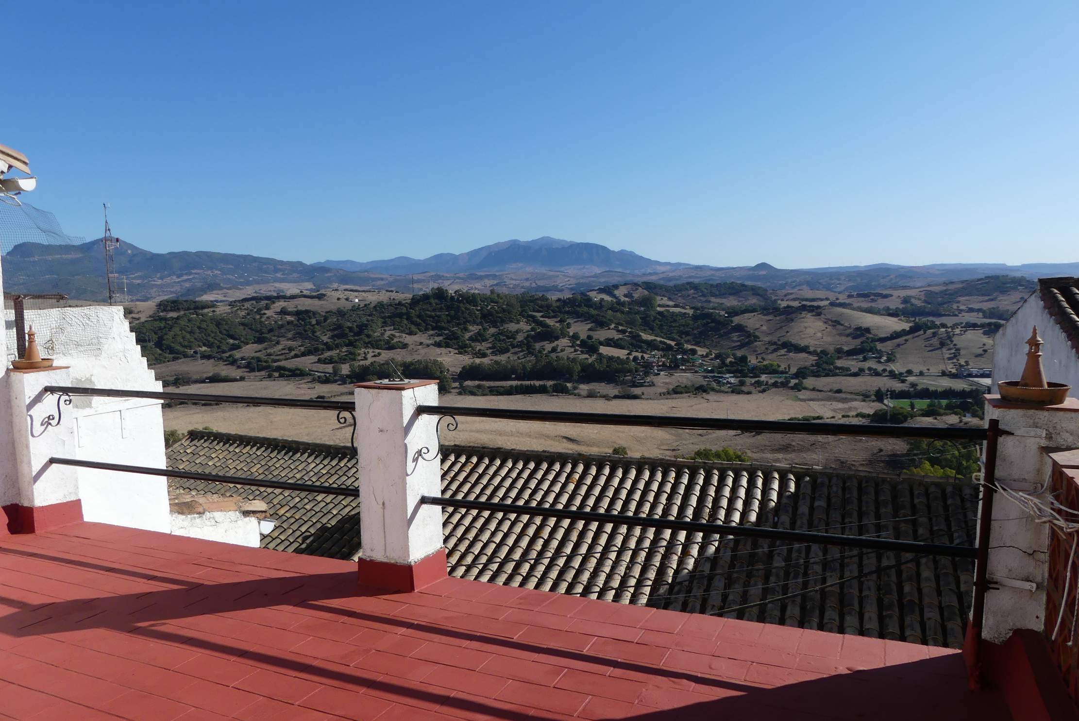 Village house with views for sale in the center of Jimena de la